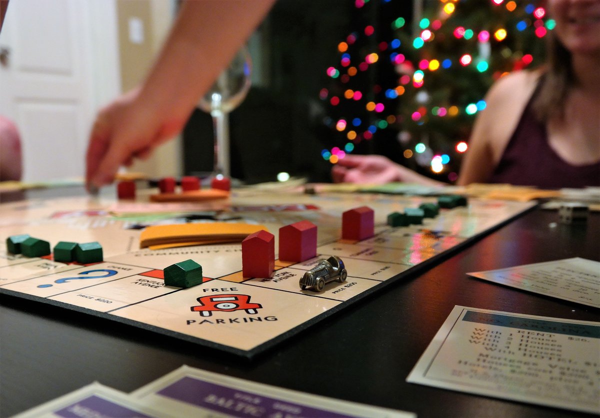 Avoid board games and sing quietly over Christmas to reduce risk of cases ‘doubling’ in New Year - Sage