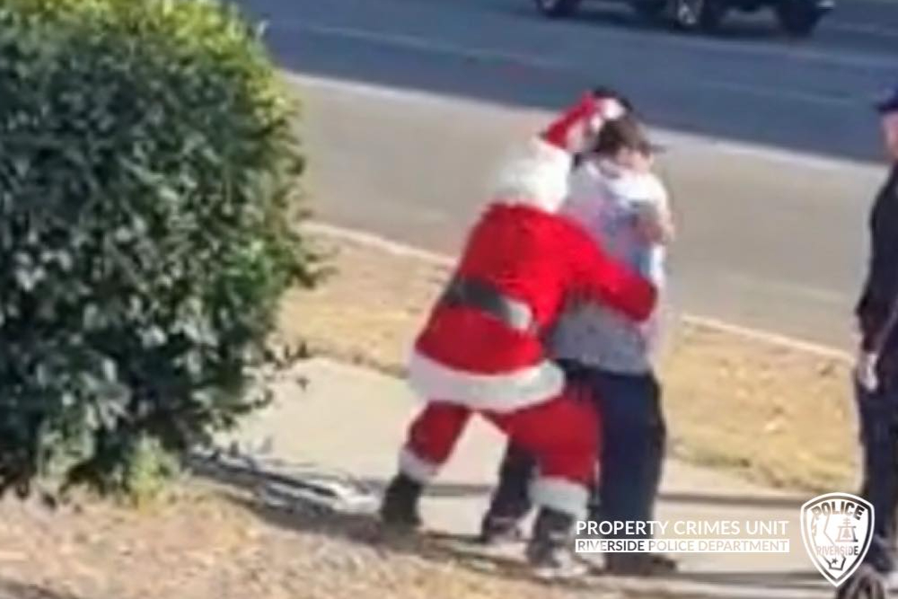Undercover cops disguised as Santa and gun-wielding elf take down robbery suspects