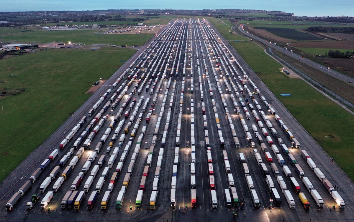 More than 2,800 lorries queue in Kent as as drivers await update from Transport Secretary Grant Shapps