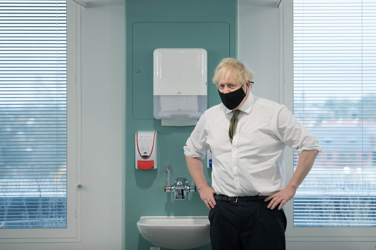 Boris Johnson to make televised coronavirus address at 8pm TONIGHT as lockdown rumoured
