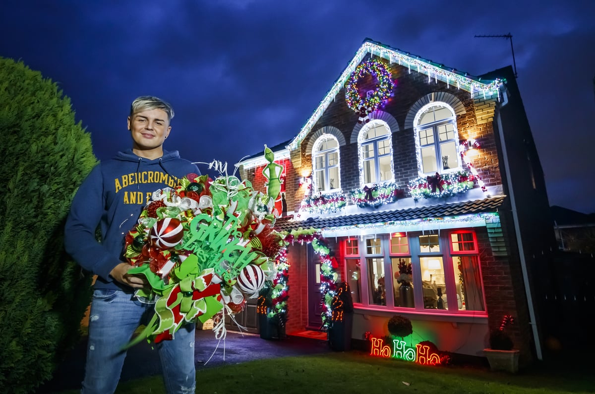 Keep Christmas decorations up to brighten the mood, English Heritage says