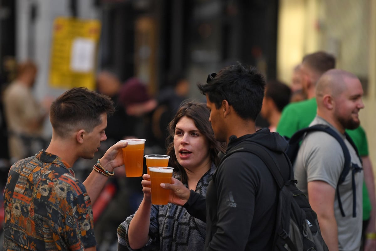 Vaccine passport for pubs could be left up to landlords, says PM