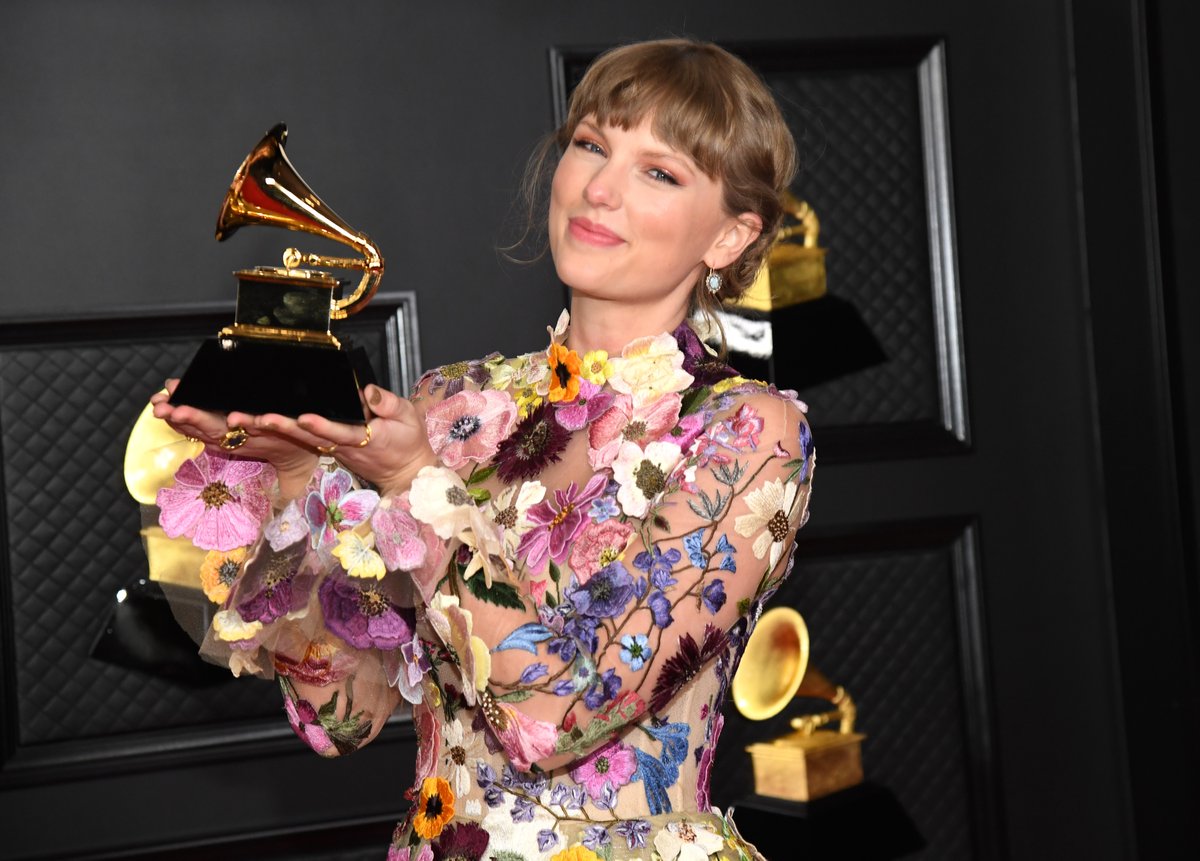 Taylor Swift gives shout-out to boyfriend Joe Alwyn in Grammys acceptance speech