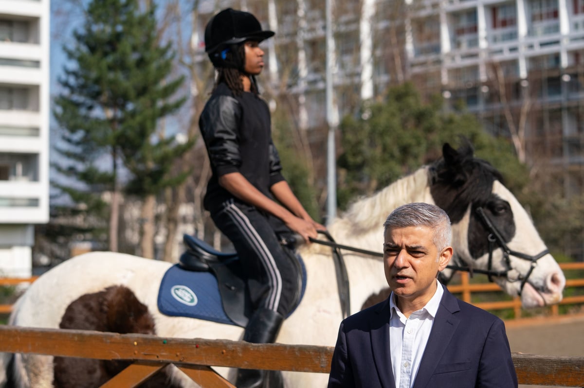 Poll: Sadiq Khan set for landslide victory in London mayoral race