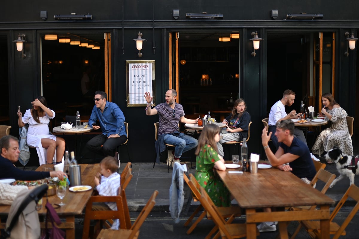 Restaurants, pubs and bars permitted to pop up marquees without planning permission, announces Robert Jenrick