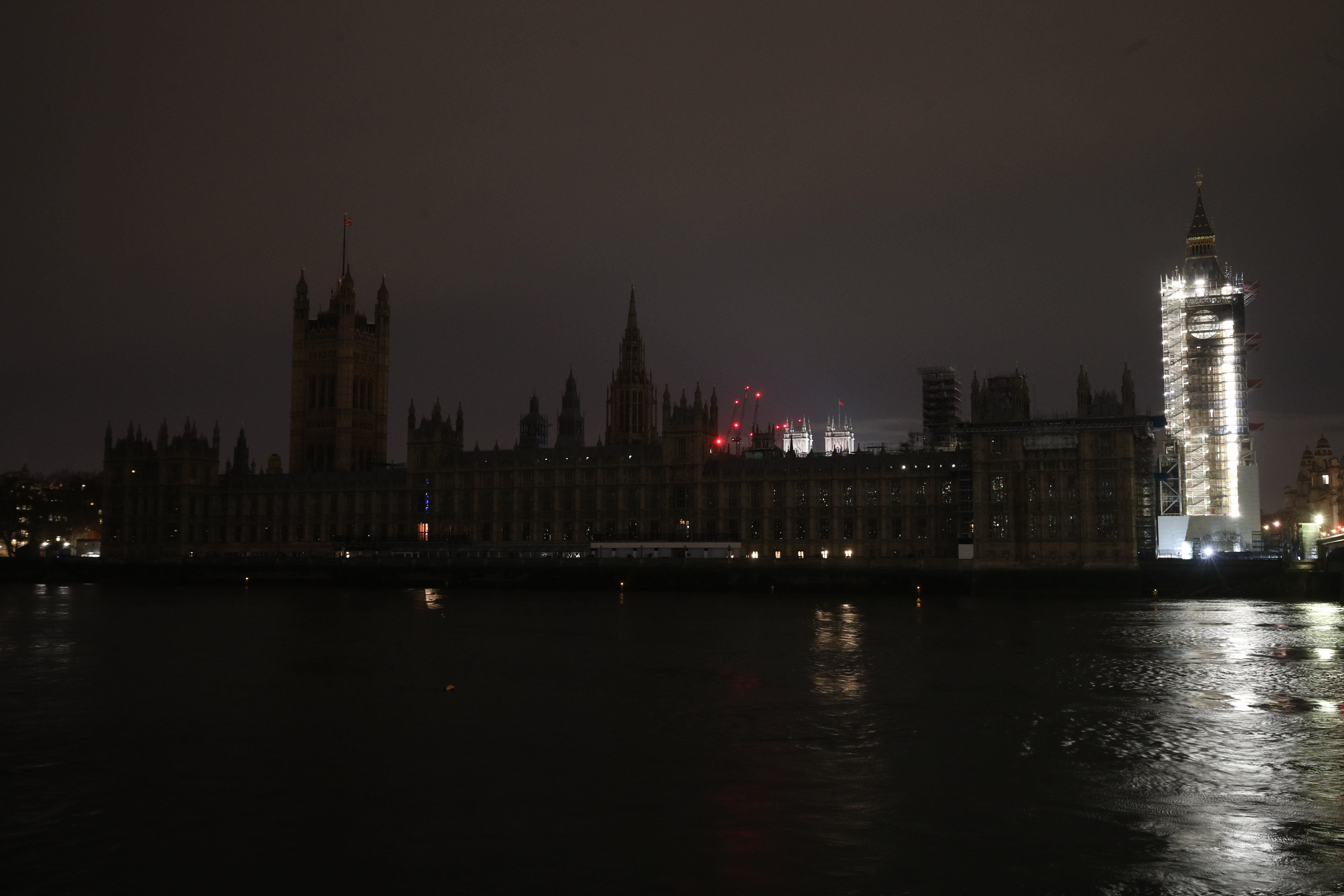 UK landmarks switch lights off to mark Earth Hour