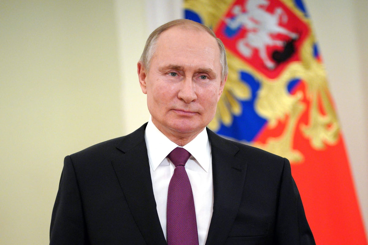 Macron, Merkel & Putin discuss using Sputnik V jab in EU