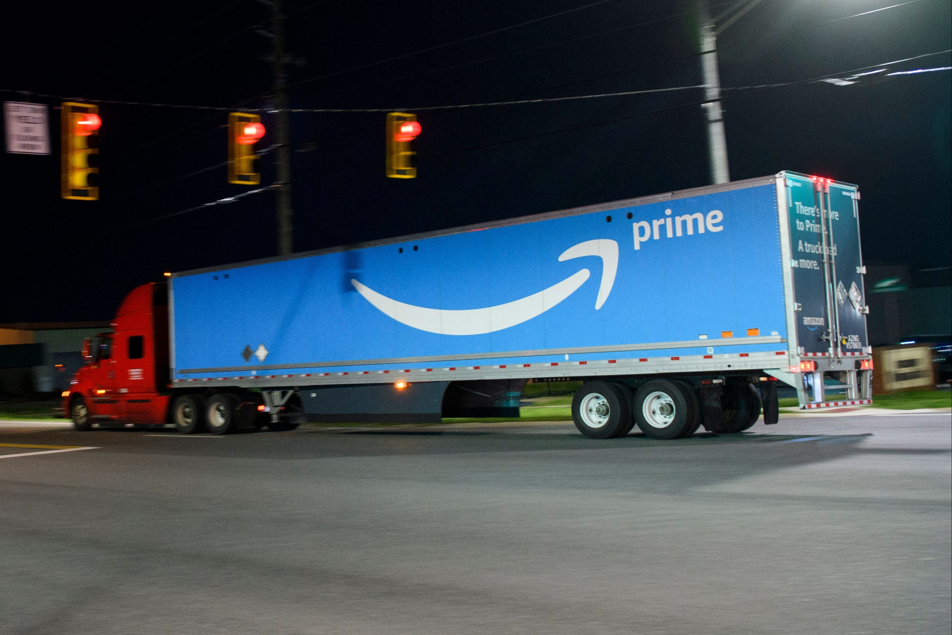 Amazon apologises for denying delivery drivers need to pee in bottles