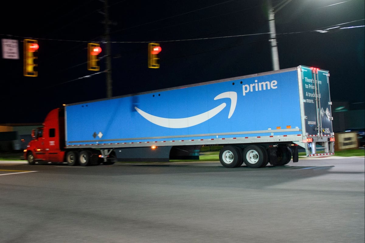 Amazon apologises for denying delivery drivers need to pee in bottles