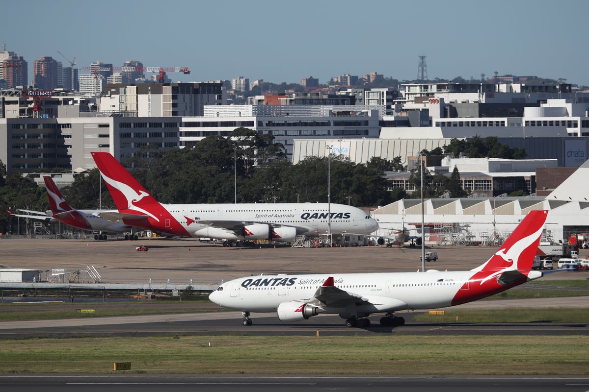 Qantas stands by promise to resume UK-Australia flights by end of year