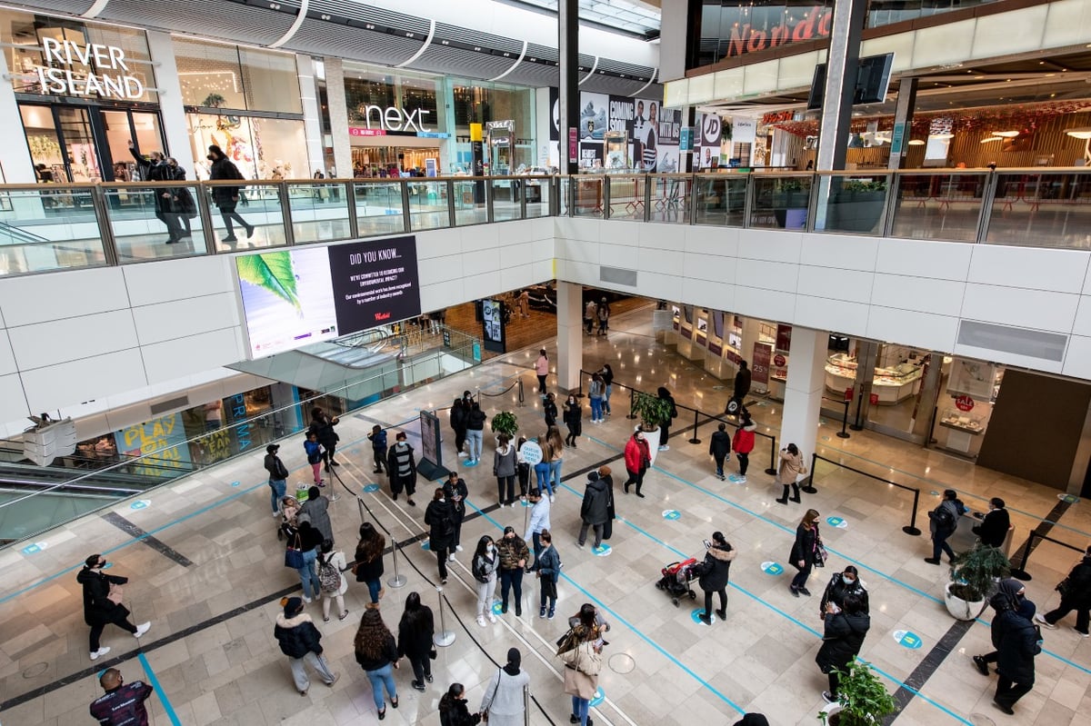 Early Christmas shopping helps UK retail sales to rebound