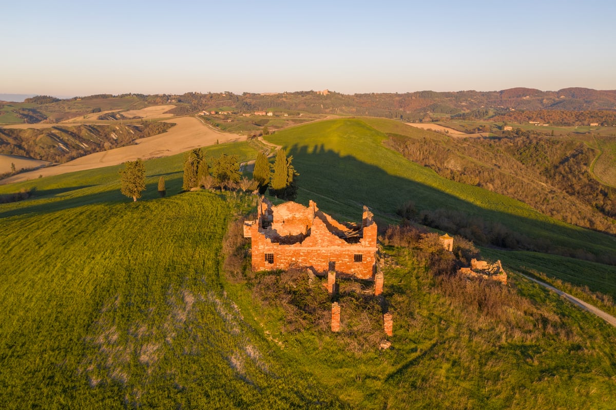 Tuscany hilltop home crying out for brave buyers priced less than average London home