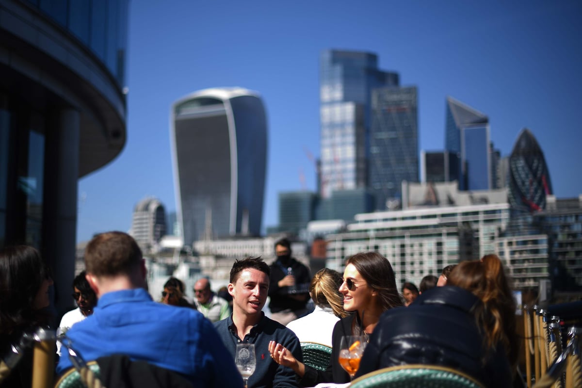FTSE 100 set to fall again as Covid nerves hit optimist investors