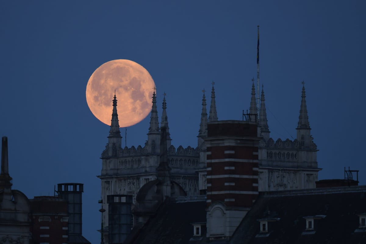 Incredible images captured of rare ‘super flower blood moon’