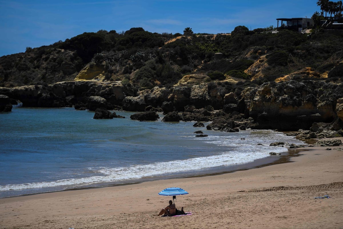 ‘British’ girl rushed to hospital after being found unconscious in Algarve pool