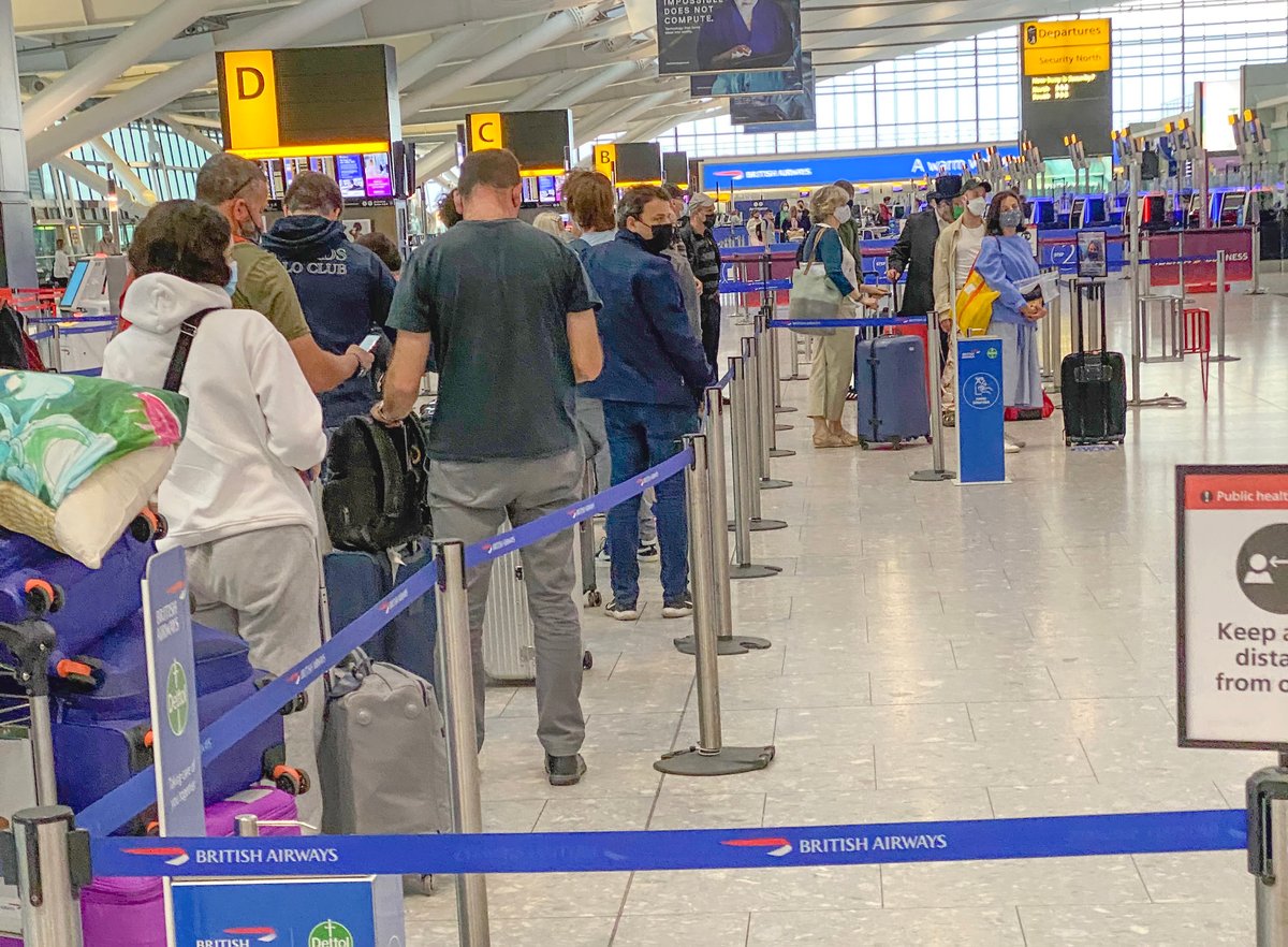 British holidaymakers told to expect six hour airport queues