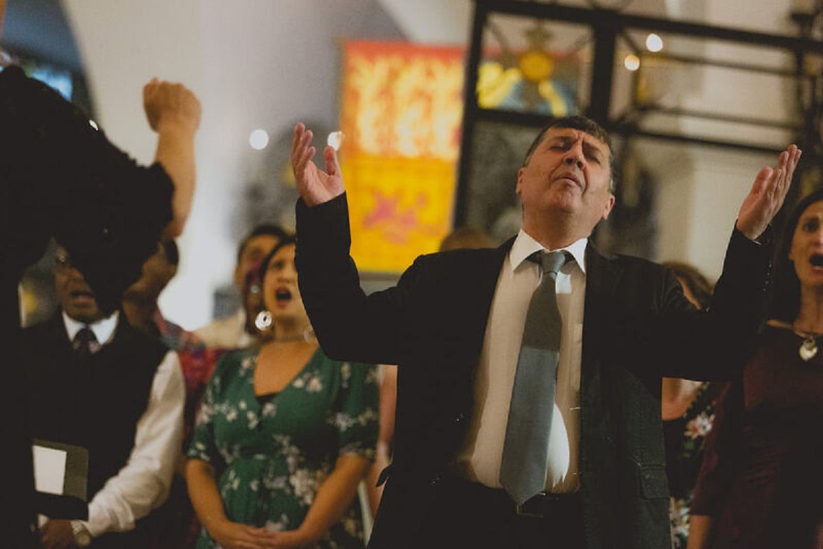 Kurdish singer finds ’emotional family’ in London refugee choir
