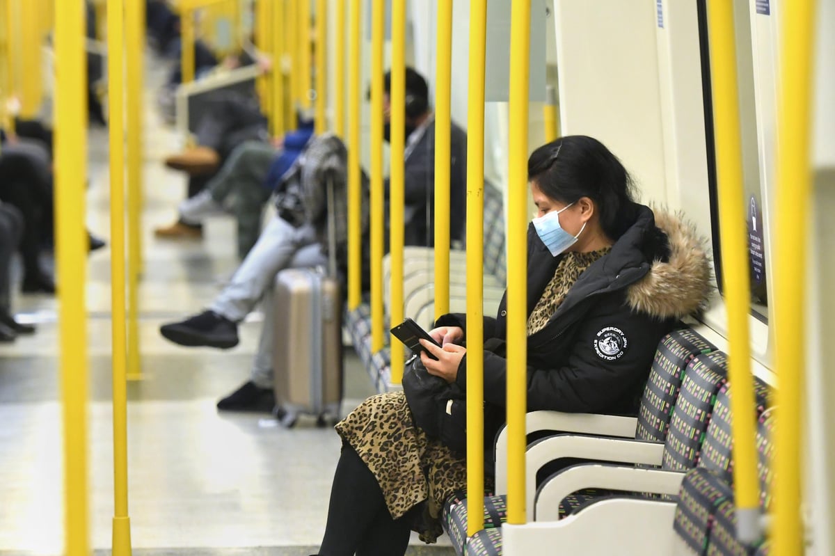 Keep culture of mask-wearing on the Tube - ministers 