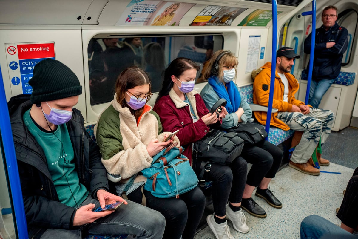 Top 10 streaming faux pas on London’s public transport revealed 