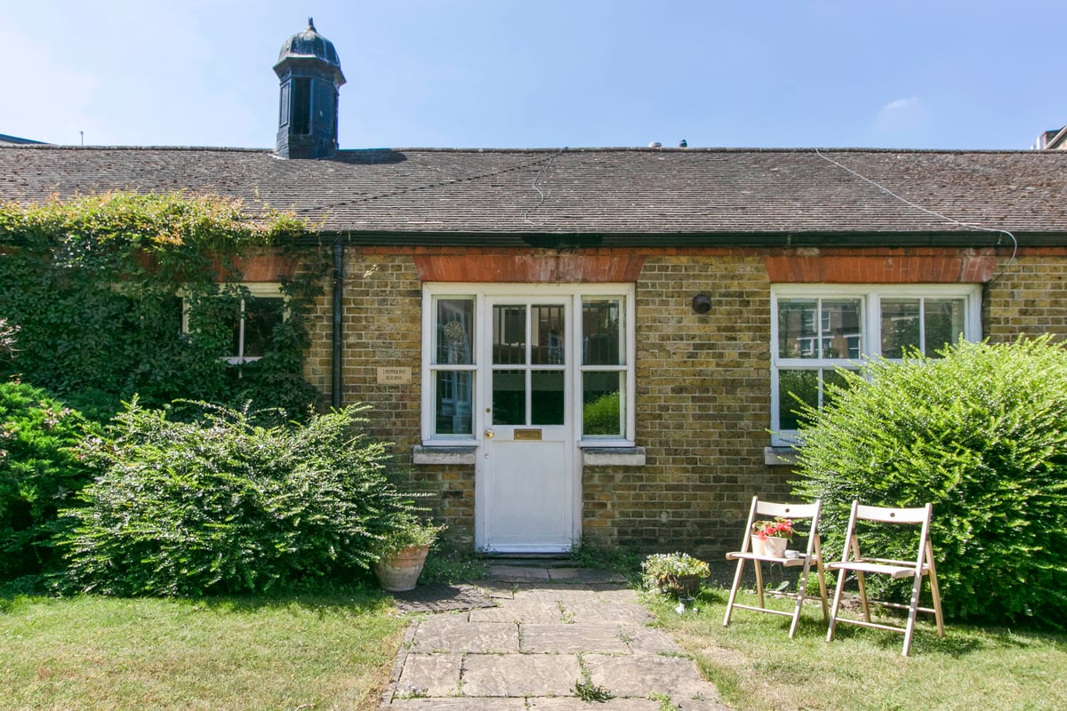 Tiny Victorian house in Zone 1 for sale for same price as average first London home