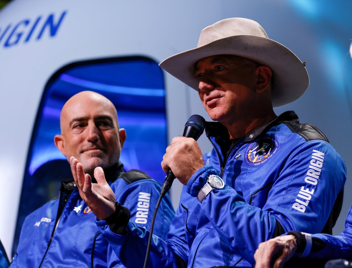 Jeff Bezos offers Nasa $2bn to get moon mission contract