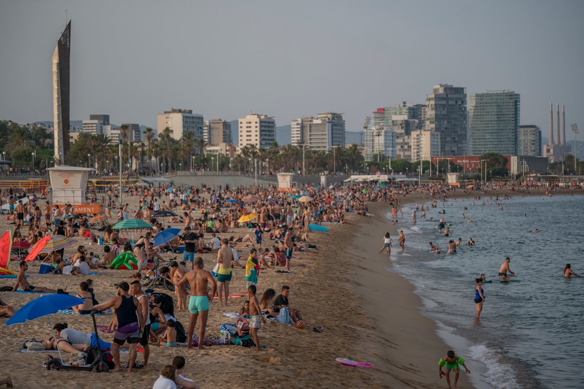 UK travellers faced ‘rollercoaster’ of 50 changes to travel rules 