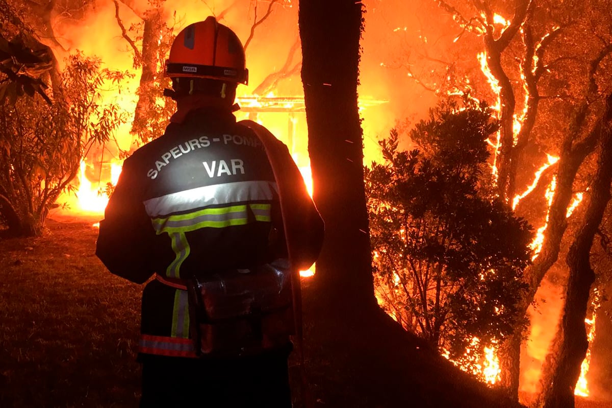 French Riviera: Thousands evacuated as wildfire blaze continues