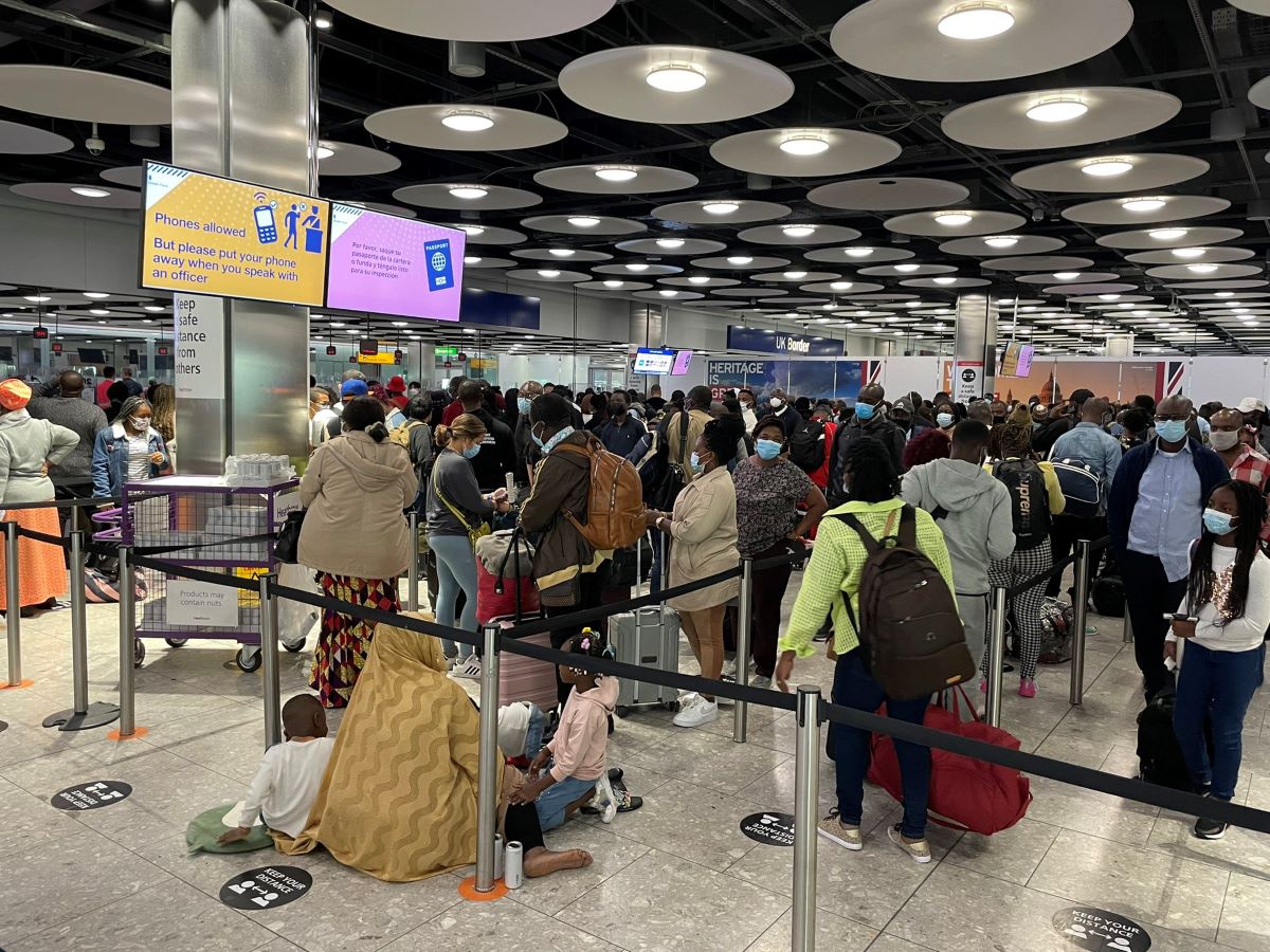 Heathrow: Long queues and baggage claim ‘chaos’ continues