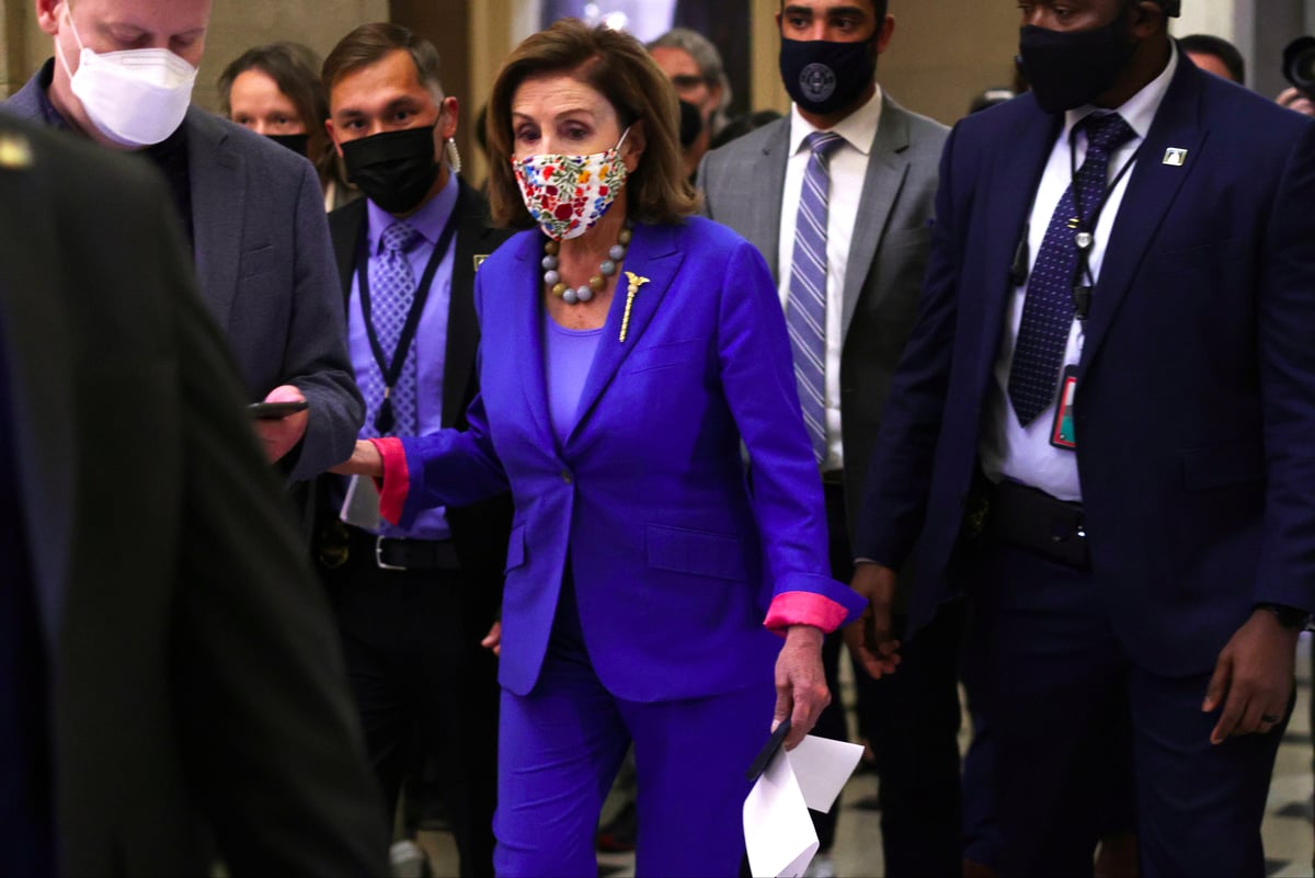 US Congress narrowly averts shutdown