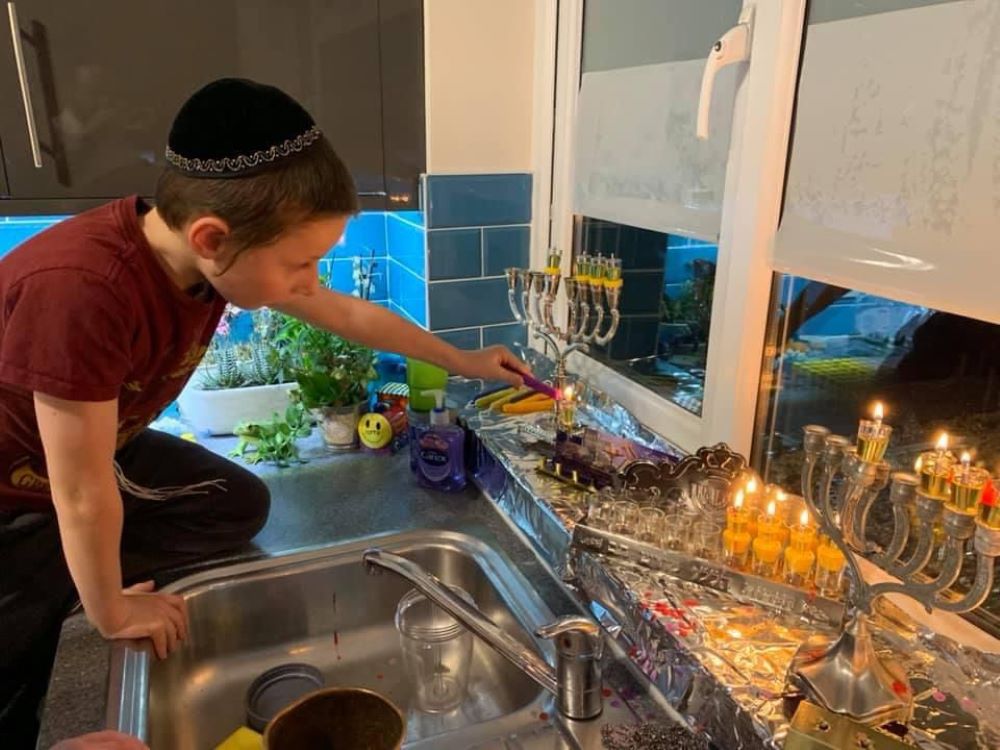 What is Hanukkah, when is it celebrated and what do people do?