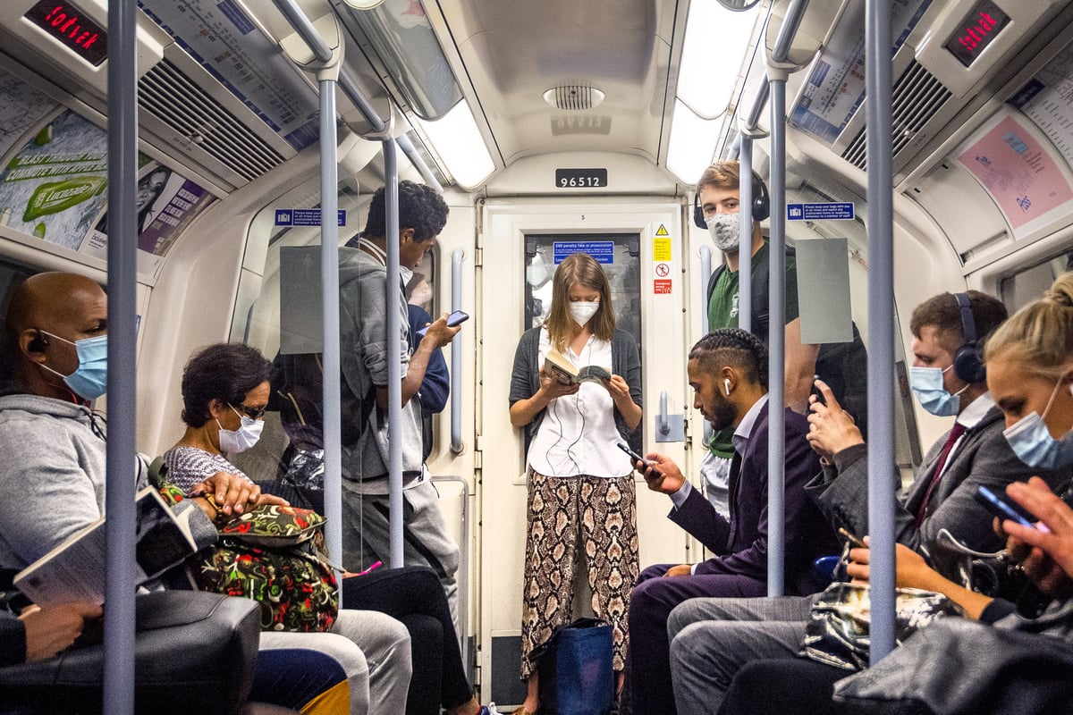 Covid: Britons who refuse to wear a mask face fines of £200 