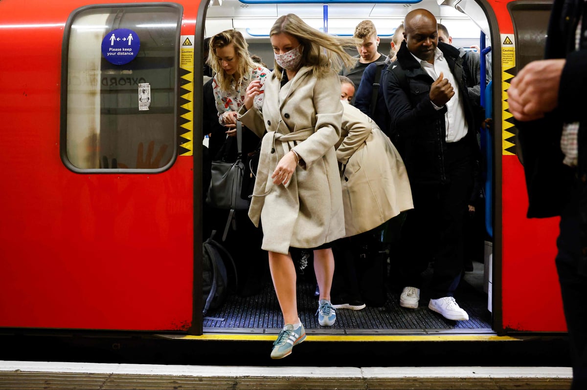 New WFH order could cost Tube and buses £100m in lost takings