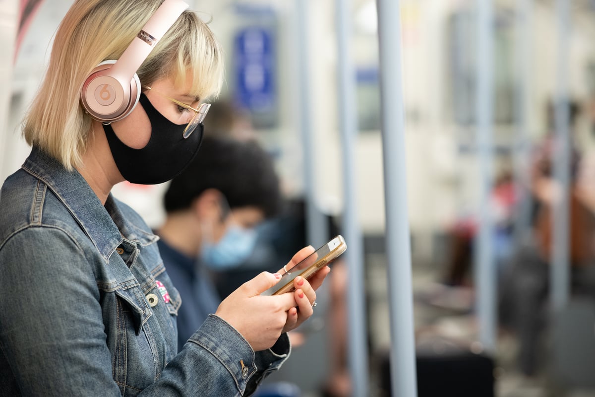 Three and EE to provide 4G across London Underground network in boost for TfL