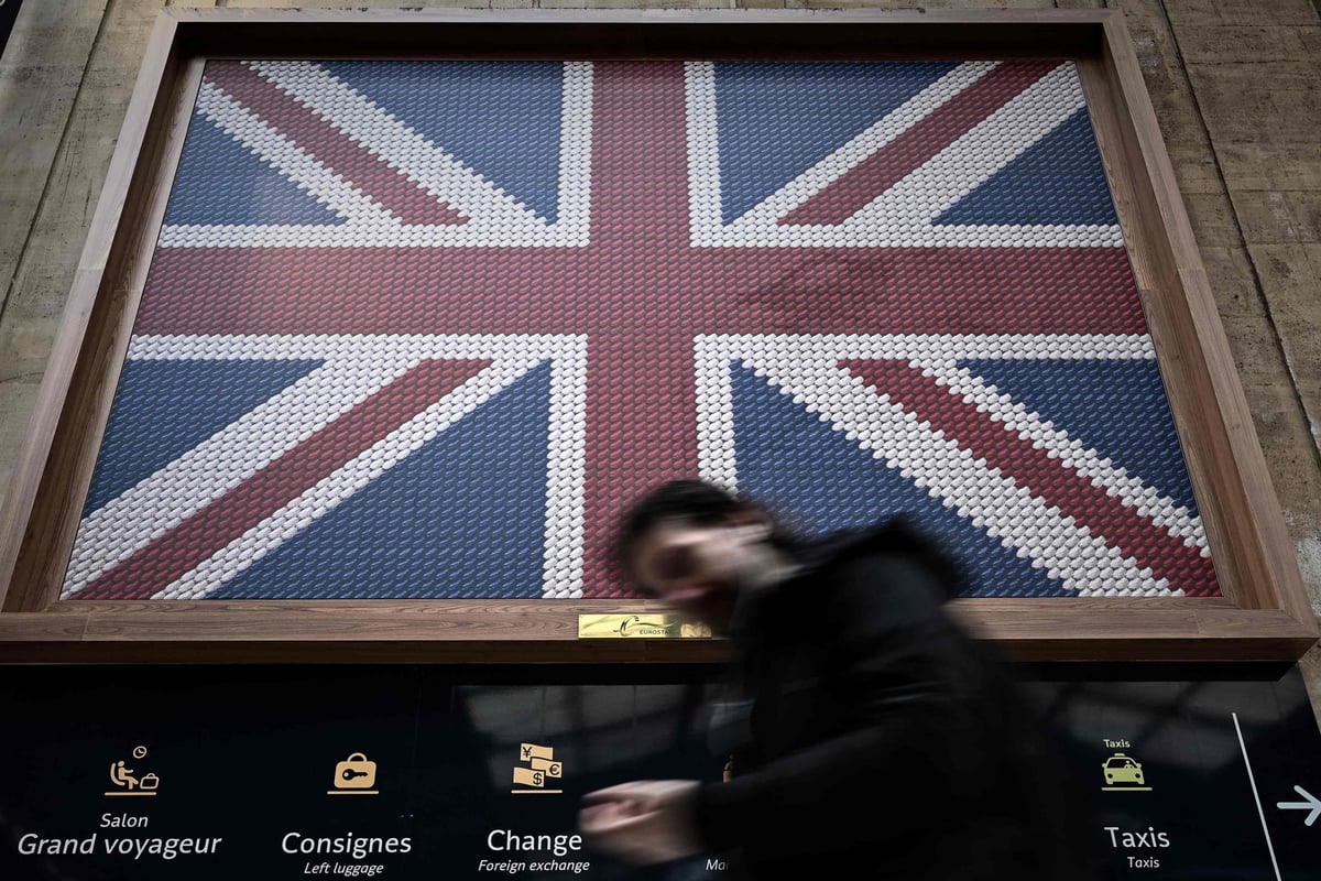 UK heads into 2022 with toxic combo of slowing growth and soaring prices