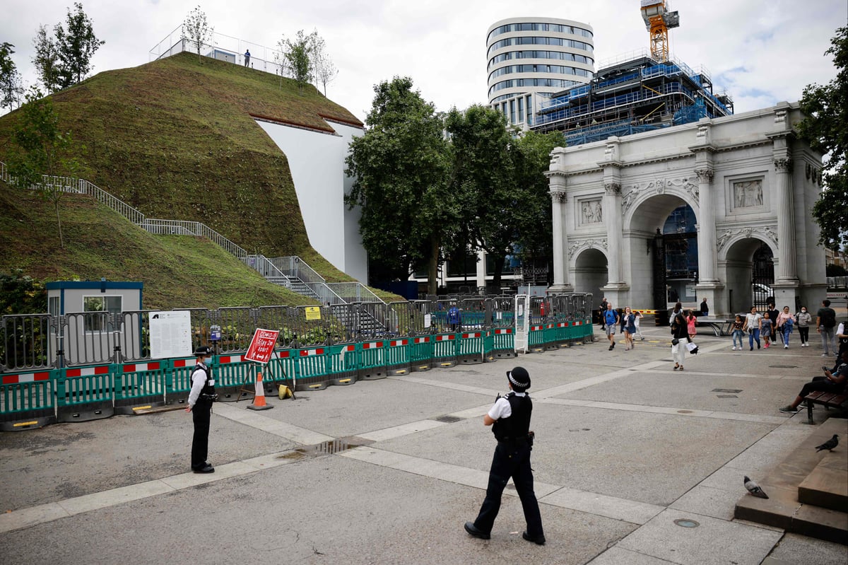 Marble Arch Mound: £220,000 salary of Westminster official in charge of fiasco