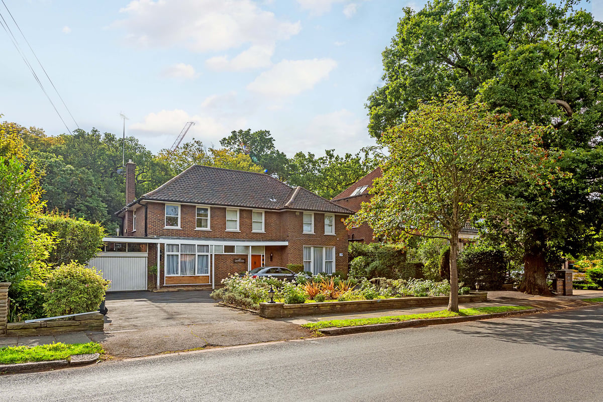 Unmodernised ‘modest mansion’ for sale on north London street where neighbouring homes are valued at £50m