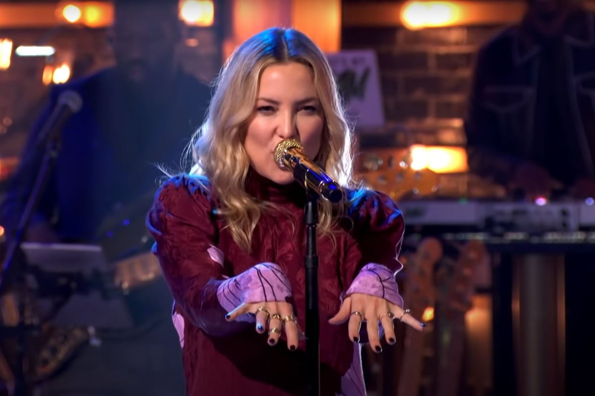 Kate Hudson impresses Ariana Grande with cover of chart-topping song
