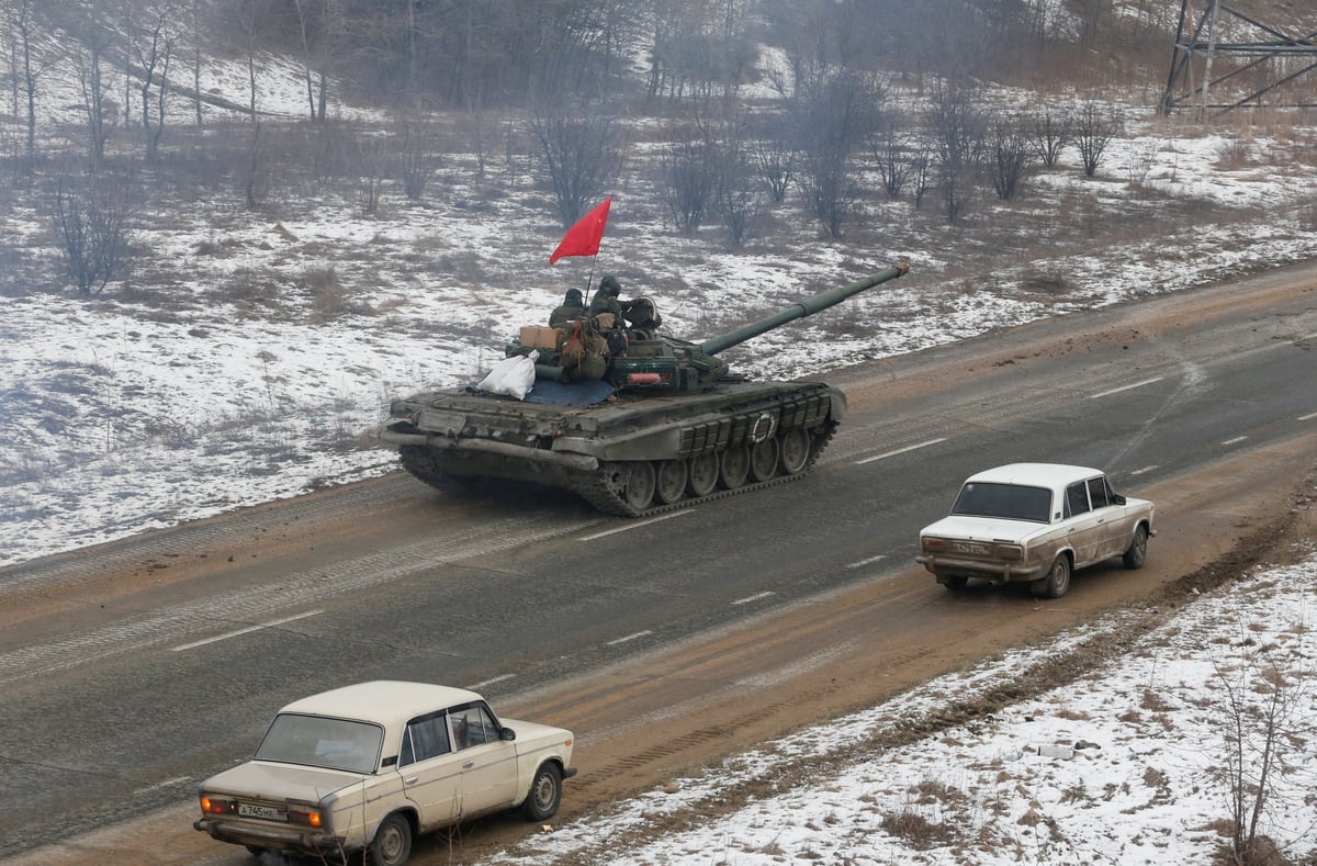 Watch: Brave Ukrainians march towards armed Russian soldiers in Melitopol