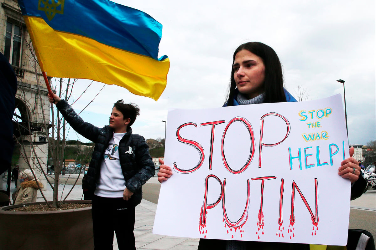 Anonymous ‘hacks Russian state TV with Ukraine footage’