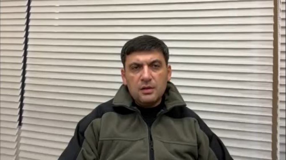 Visa red tape is distracting men fighting on frontline, says Ukraine’s former PM