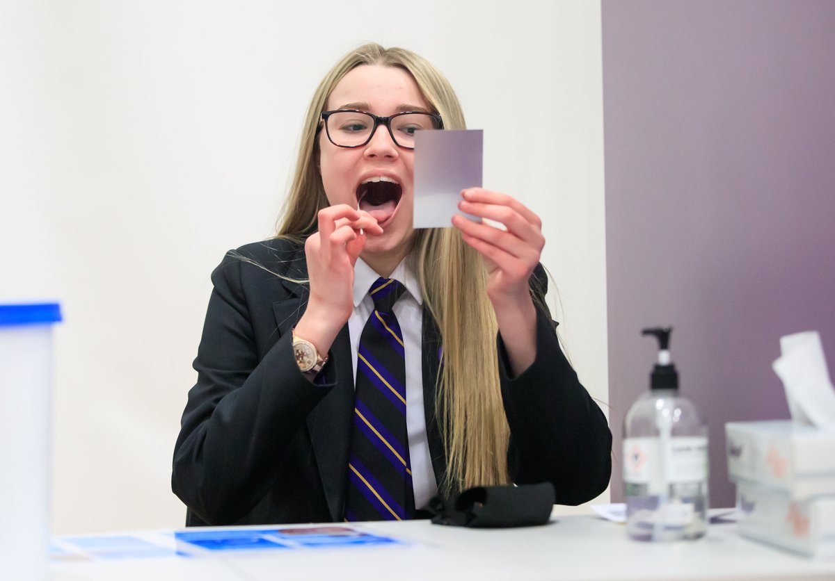 Heads condemn ‘confusing’ guidance for schools on living with Covid
