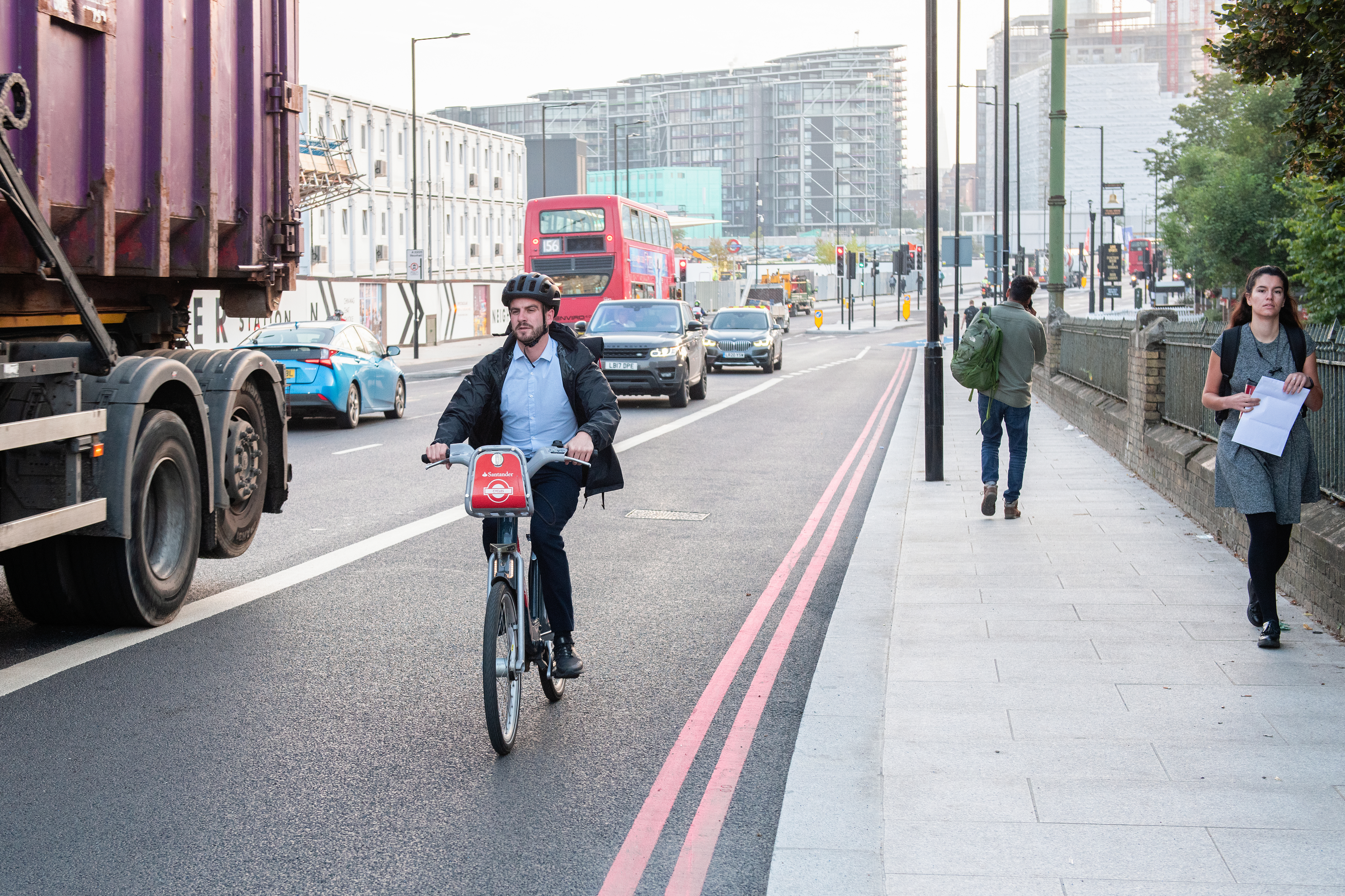 TfL to fine drivers who cross into cycle lanes