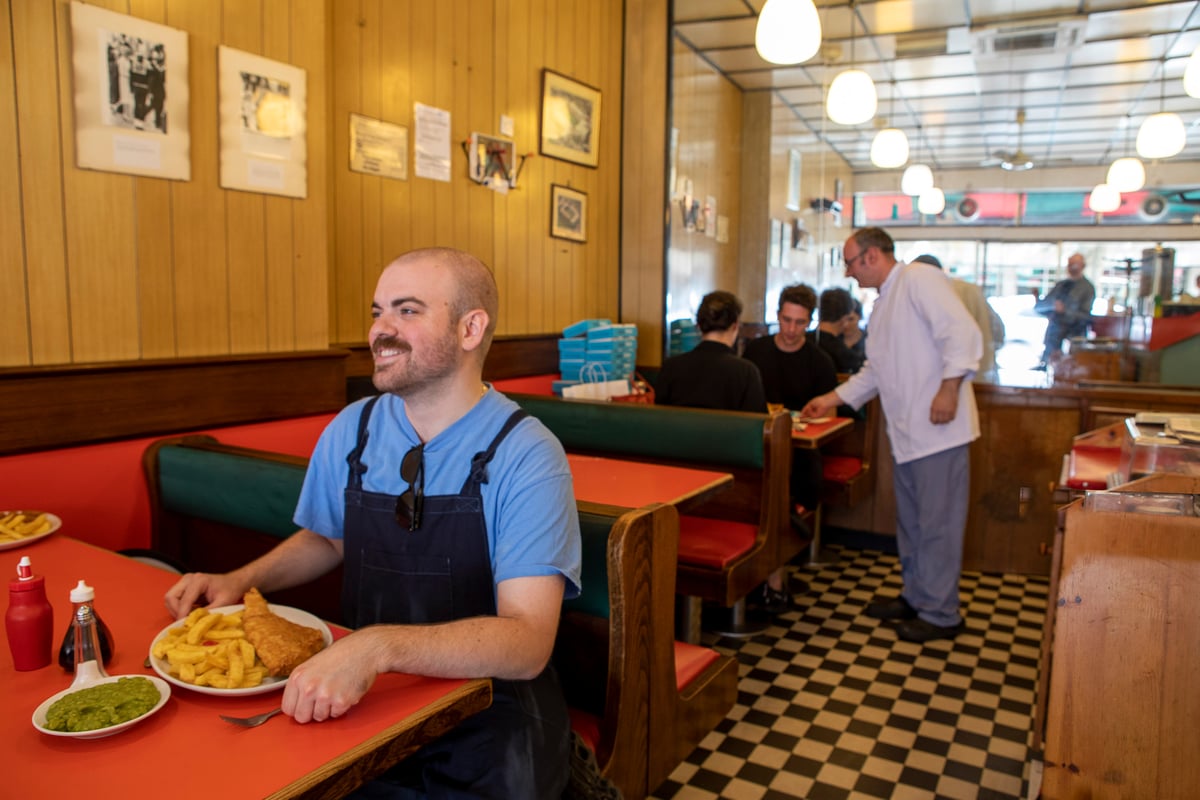 Jimi Famurewa reviews The Fryer’s Delight: This beloved chippy bubbles on