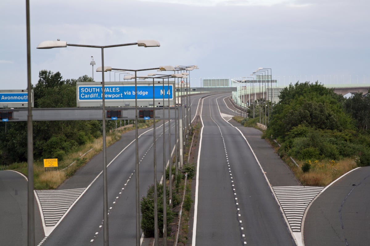 Fuel protesters bring M4 to standstill with rolling roadblocks