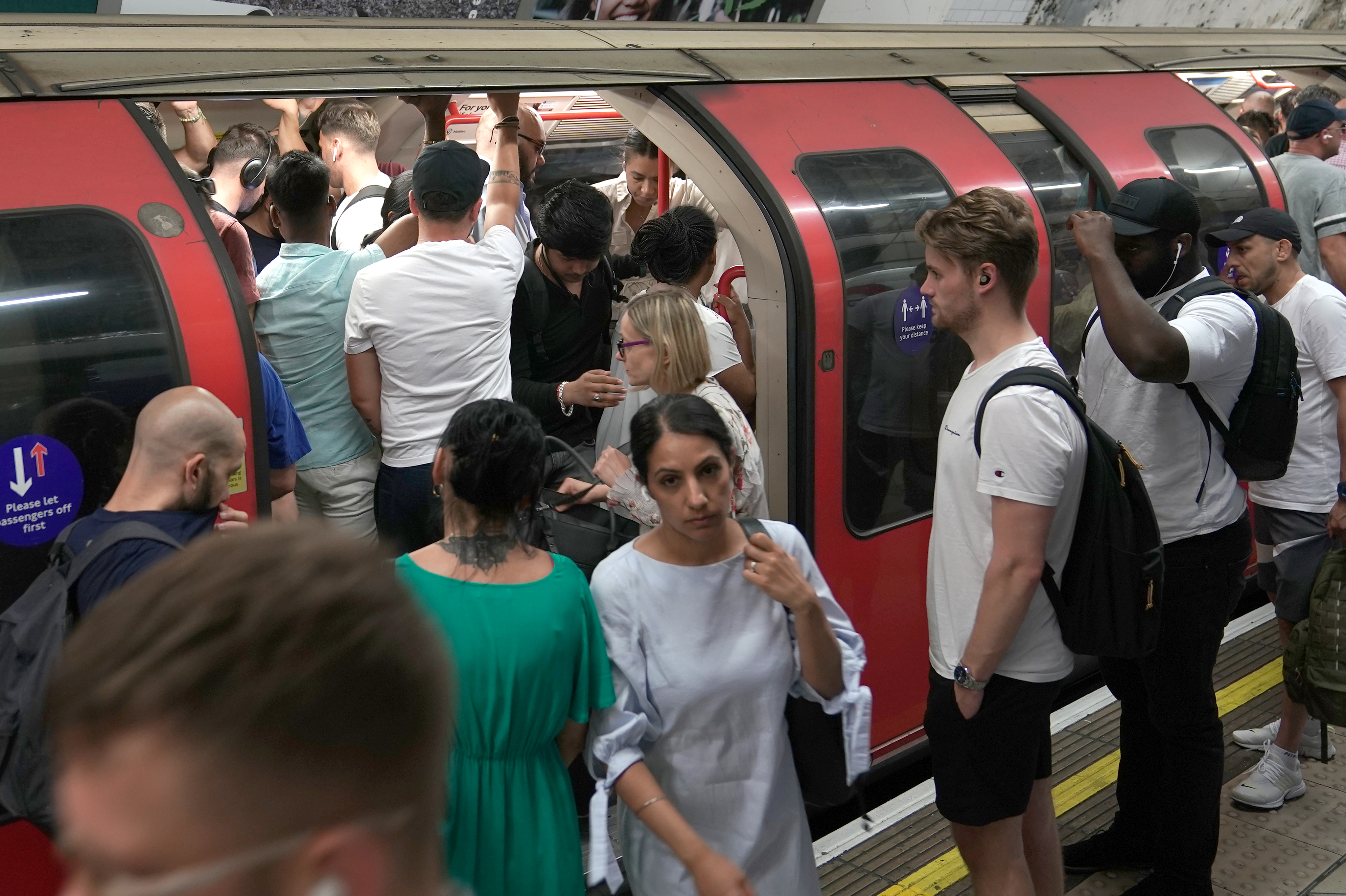 No early closure of Tube line after staff shortage resolved
