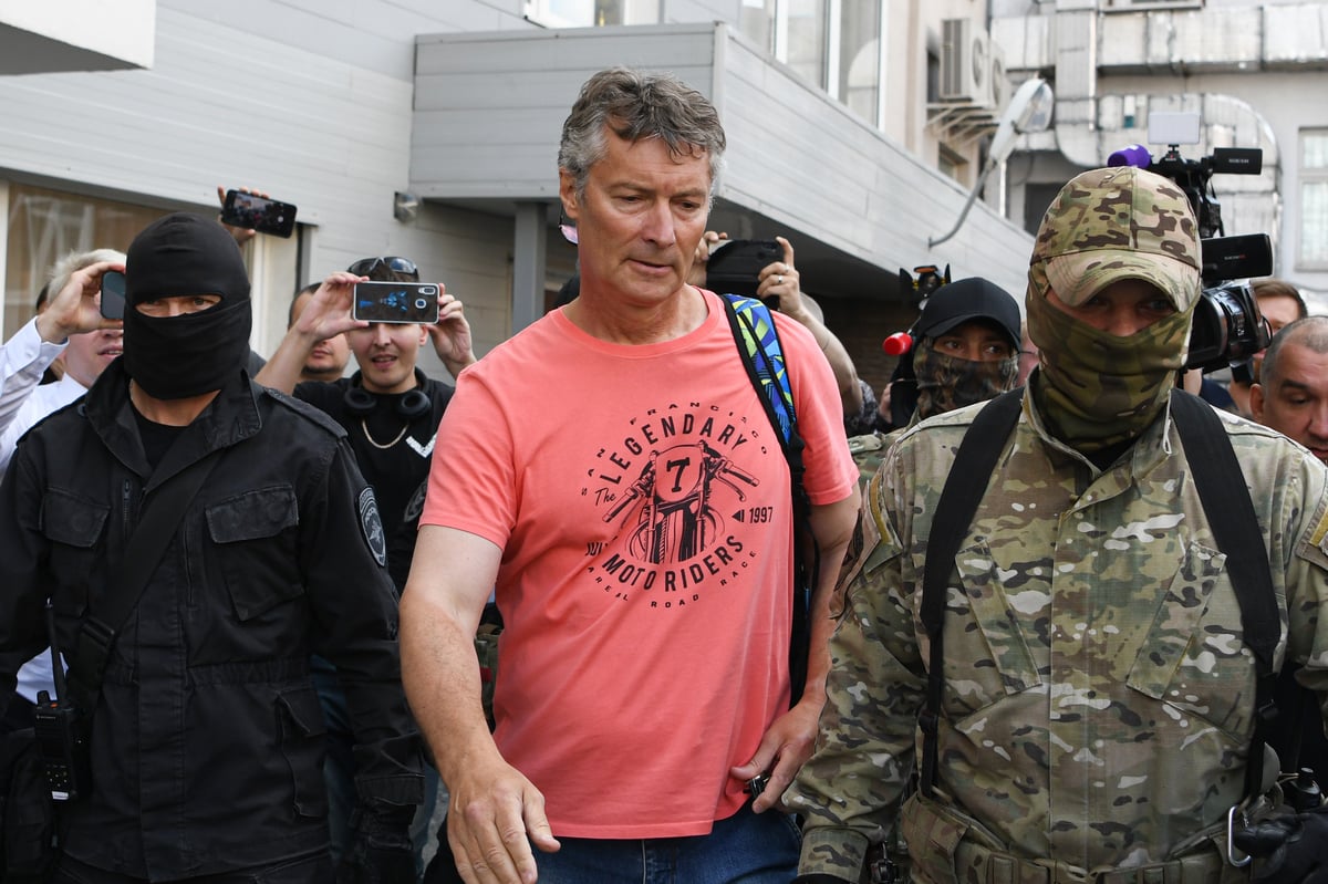 Ukraine: Russian opposition politician Yevgeny Roizman detained in Yekaterinburg