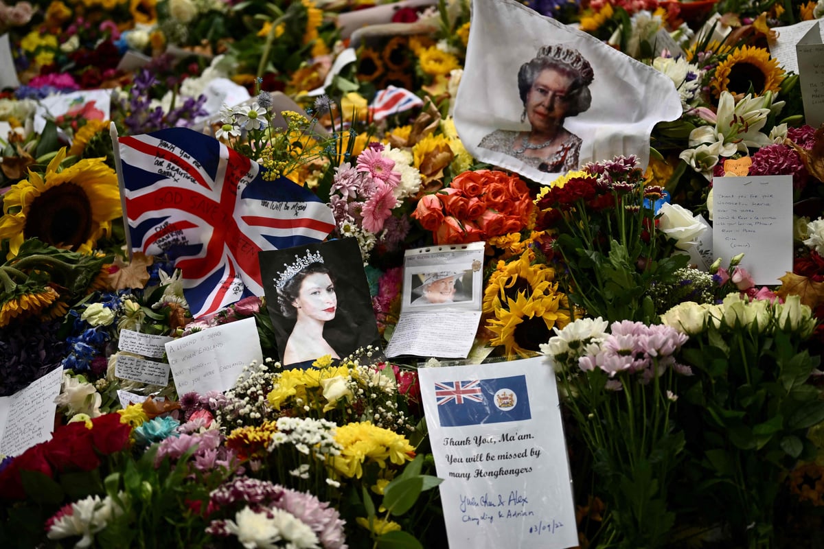 The Queen’s Green Park tribute space extended as flowers fill site