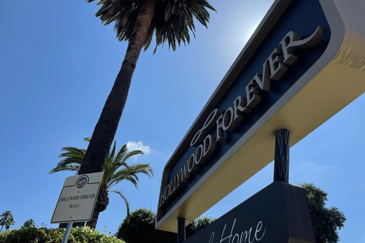 Tribute to the Queen draws crowd to Hollywood Forever Cemetery in Los Angeles