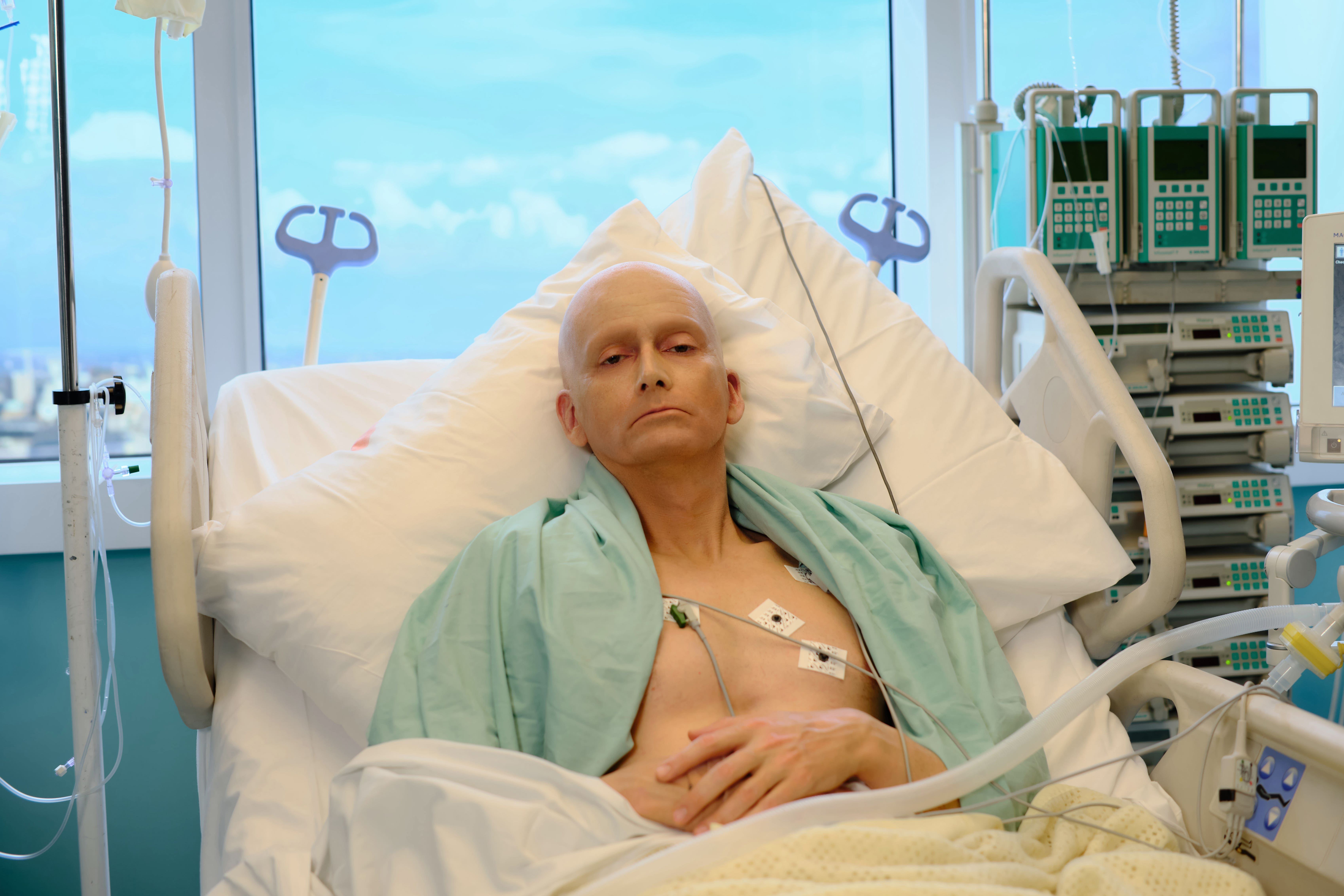 David Tennant recreates photo of Alexander Litvinenko in hospital