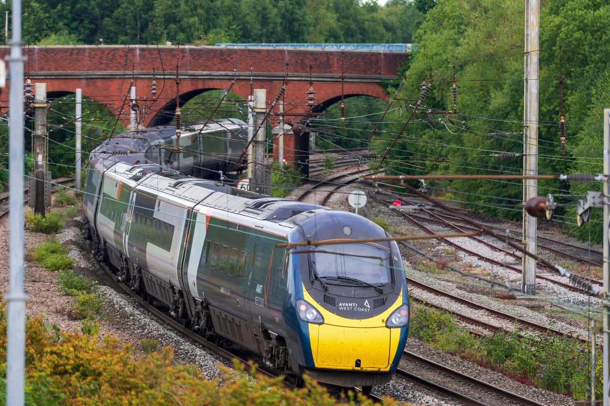 Avanti West Coast contract extended by 6 months after ‘improvements’